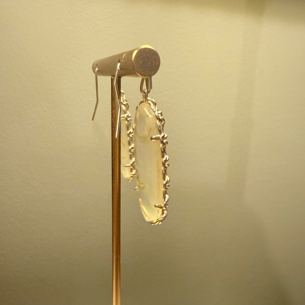 KENDRA SCOTT Elle Macrame Drop Earrings In 14k Gold/ Nude Abalone - Picture 6 of 6